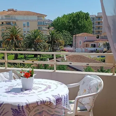 Appartement Cosy Climatise Avec Terrasse A 10 Mn Plages Et Gare *